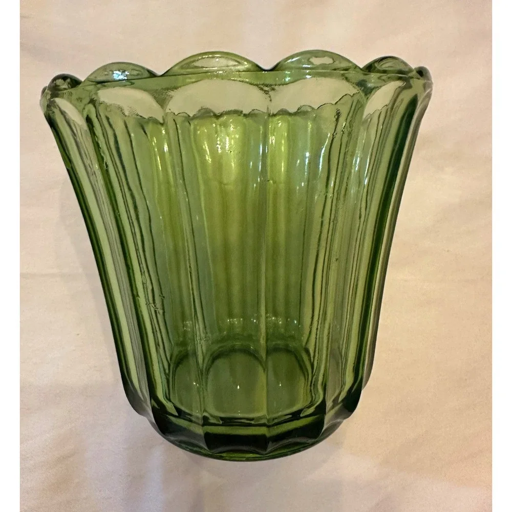 Green Ribbed Glass Vase Decorative Fluted Design Scalloped Rim 5 in Dia